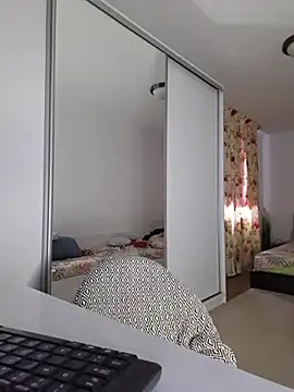 merlyn4 online show from December 2, 2025, 10:39 am