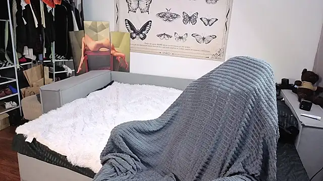 Your avatar online show from November 7, 2025, 7:18 pm