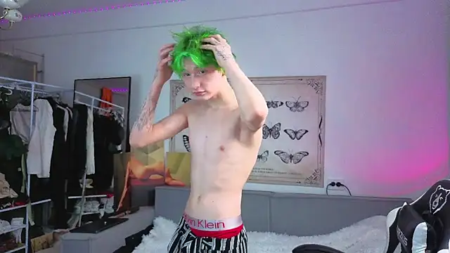 Your avatar online show from November 17, 2025, 9:41 pm