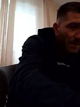 Snapshot of Alexdaniel89 chatting on January 13, 2026, 1:37 pm Alexdaniel89 online show from January 13, 2026, 1:37 pm