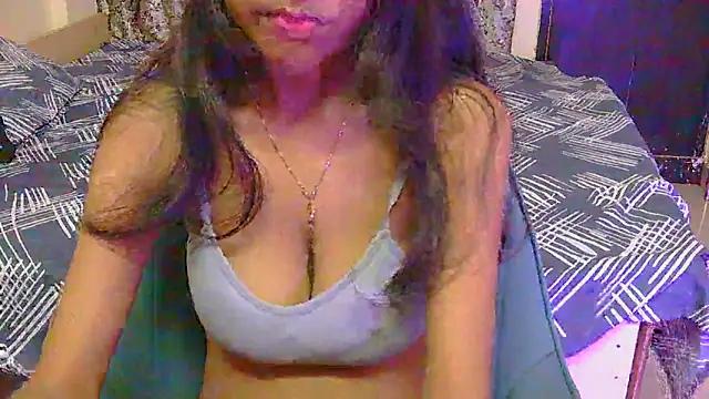 hoty-priya online show from May 20, 2026, 4:42 am
