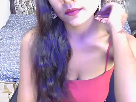 hoty-priya online show from October 31, 2025, 4:42 am