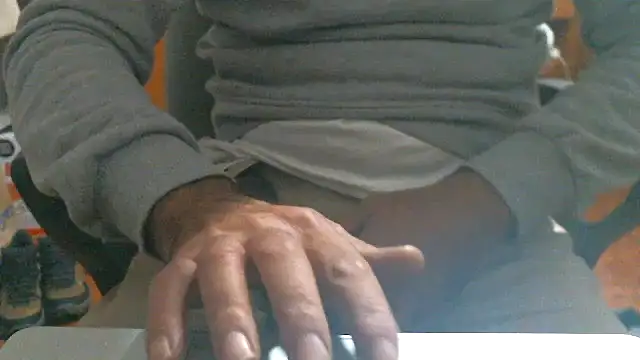 adoroleporke online show from November 10, 2025, 6:57 pm