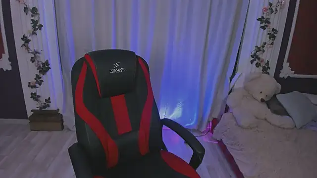 Snapshot of -Seava chatting on October 17, 2025, 3:36 pm -Seava online show from October 17, 2025, 3:36 pm