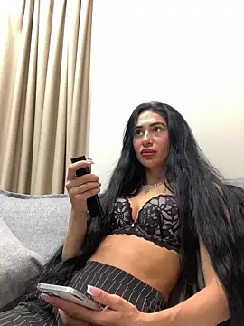 itsyourgirltee online show from November 11, 2025, 4:46 pm