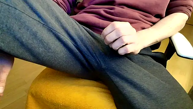 Breezydicksn online show from April 9, 2026, 8:37 pm