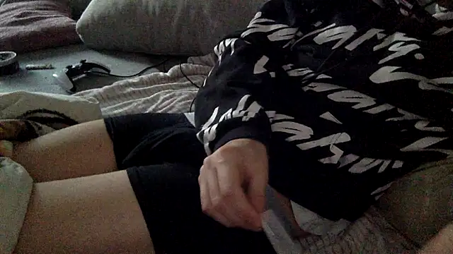 Snapshot of Breezydicksn chatting on October 28, 2025, 3:44 pm Breezydicksn online show from October 28, 2025, 3:44 pm