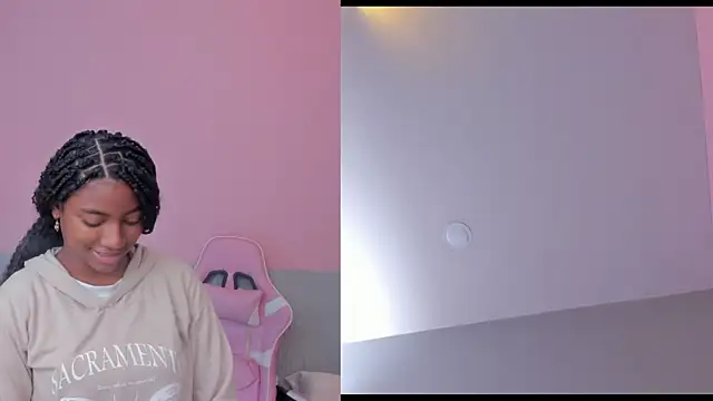 Laraebony  online show from July 2, 2026, 10:32 am