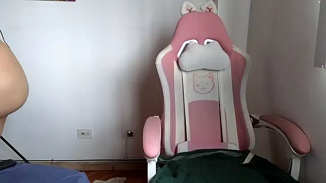 Crystal Star  online show from November 13, 2025, 5:06 pm