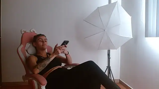 Crystal Star  online show from December 13, 2025, 8:04 pm