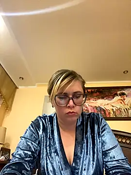 Crystal00Girl online show from October 18, 2025, 8:55 pm