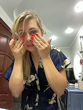 Crystal00Girl online show from October 15, 2025, 7:38 am