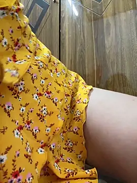 July-Asian online show from October 15, 2025, 6:05 pm