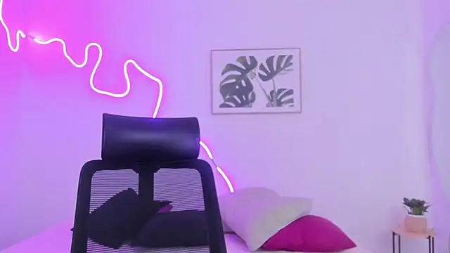 Cherrydollxx online show from October 28, 2025, 11:42 am