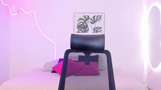 Cherrydollxx online show from October 19, 2025, 1:36 pm