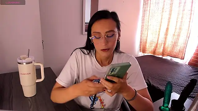 Snapshot of Slave_Rosee chatting on October 2, 2025, 3:59 pm Slave Rosee online show from October 2, 2025, 3:59 pm