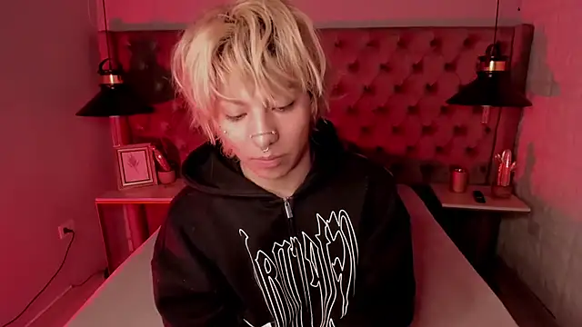 Snapshot of OliIverr22 chatting on December 3, 2025, 11:42 am OliIverr22 online show from December 3, 2025, 11:42 am