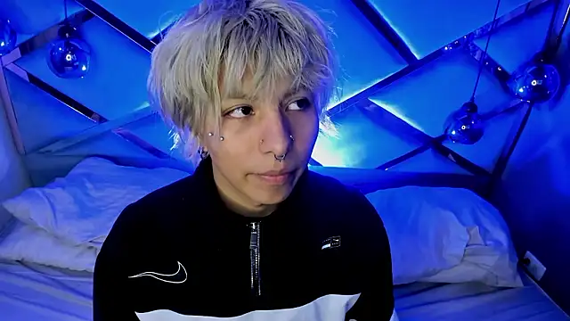 Snapshot of OliIverr22 chatting on January 12, 2026, 11:28 am OliIverr22 online show from January 12, 2026, 11:28 am