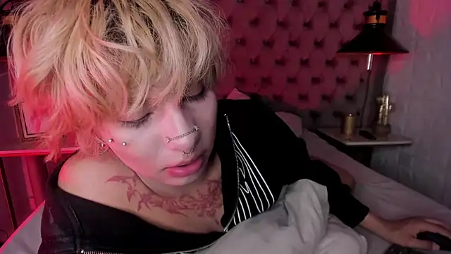 Snapshot of OliIverr22 chatting on November 30, 2025, 12:17 pm OliIverr22 online show from November 30, 2025, 12:17 pm