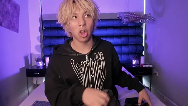 Snapshot of OliIverr22 chatting on December 18, 2025, 11:47 am OliIverr22 online show from December 18, 2025, 11:47 am