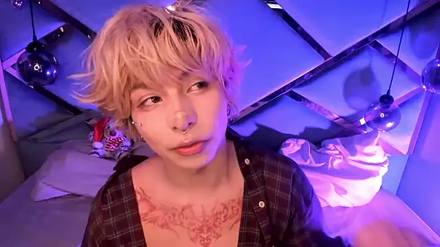 Snapshot of OliIverr22 chatting on December 21, 2025, 1:35 pm OliIverr22 online show from December 21, 2025, 1:35 pm