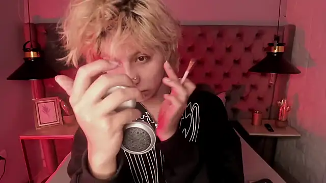 Snapshot of OliIverr22 chatting on December 2, 2025, 3:03 pm OliIverr22 online show from December 2, 2025, 3:03 pm