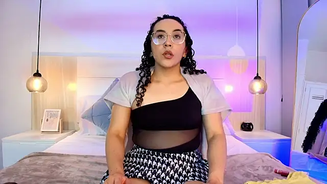 Snapshot of alehia_cute chatting on November 13, 2025, 11:19 pm alehia cute online show from November 13, 2025, 11:19 pm