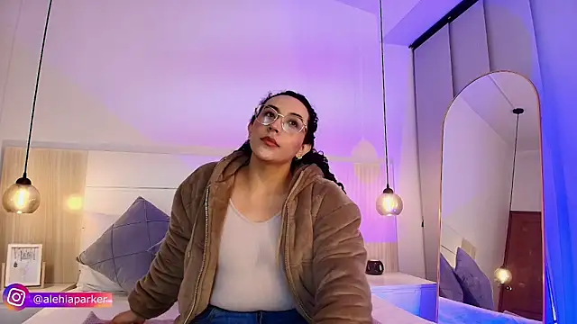 Snapshot of alehia_cute chatting on October 12, 2025, 2:07 pm alehia cute online show from October 12, 2025, 2:07 pm