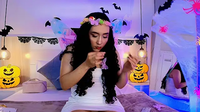 Snapshot of alehia_cute chatting on October 31, 2025, 8:49 pm alehia cute online show from October 31, 2025, 8:49 pm