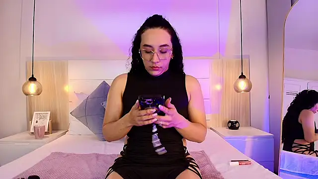 Snapshot of alehia_cute chatting on September 30, 2025, 10:05 pm alehia cute online show from September 30, 2025, 10:05 pm