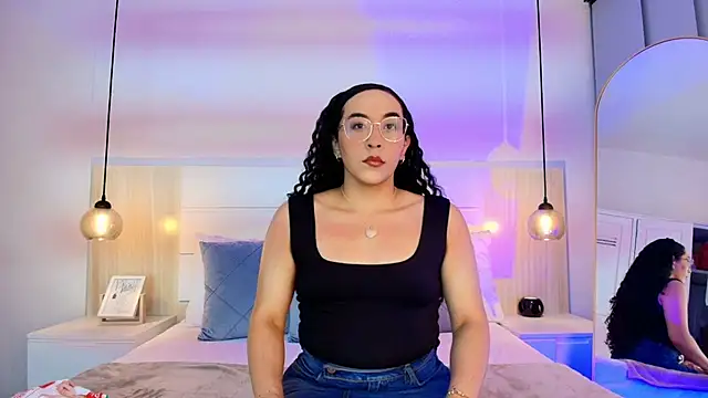 Snapshot of alehia_cute chatting on November 18, 2025, 10:13 pm alehia cute online show from November 18, 2025, 10:13 pm