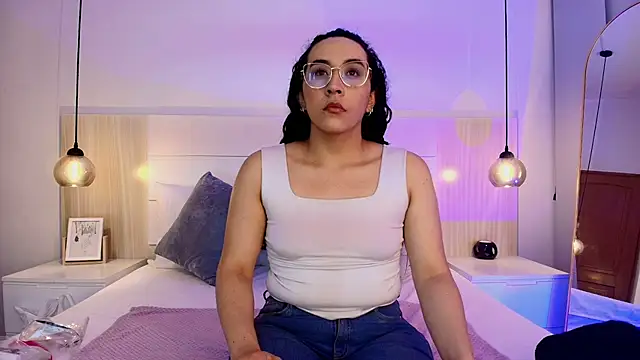 Snapshot of alehia_cute chatting on October 22, 2025, 9:03 pm alehia cute online show from October 22, 2025, 9:03 pm