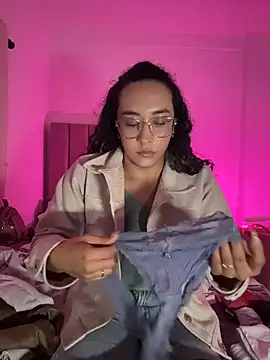 Snapshot of alehia_cute chatting on May 29, 2026, 12:38 am alehia cute online show from May 29, 2026, 12:38 am