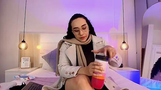 Snapshot of alehia_cute chatting on October 10, 2025, 10:43 pm alehia cute online show from October 10, 2025, 10:43 pm