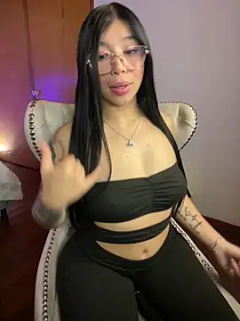 Snapshot of Maddy_Piink chatting on September 30, 2025, 9:43 pm Maddy Piink online show from September 30, 2025, 9:43 pm