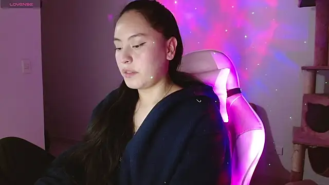 madissooon   online show from December 22, 2025, 5:29 am