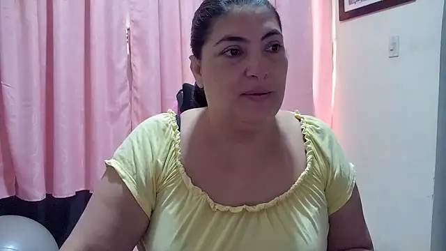 lina maria99 online show from May 27, 2026, 11:50 am