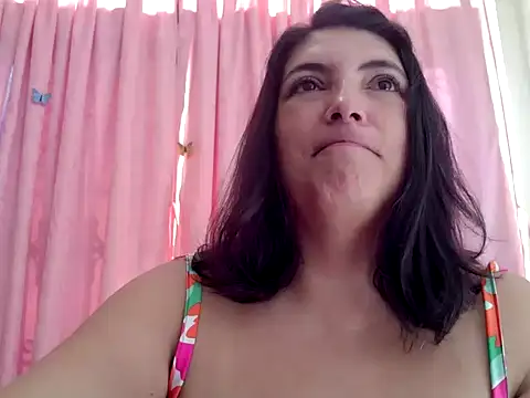 Snapshot of lina_maria99 chatting on February 28, 2026, 1:00 pm lina maria99 online show from February 28, 2026, 1:00 pm