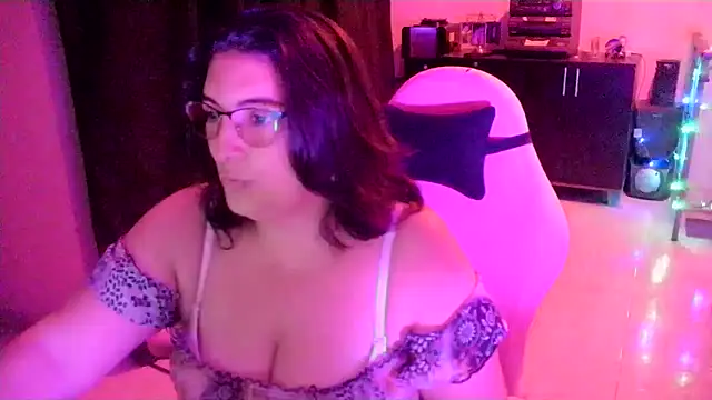 lina maria99 online show from April 28, 2026, 2:27 am