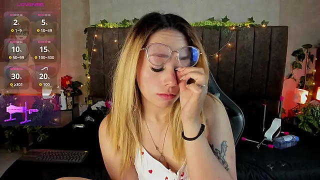 Snapshot of LanaMills_ chatting on March 27, 2026, 8:37 am LanaMills online show from March 27, 2026, 8:37 am