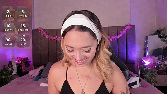 LanaMills  online show from May 3, 2026, 5:56 am