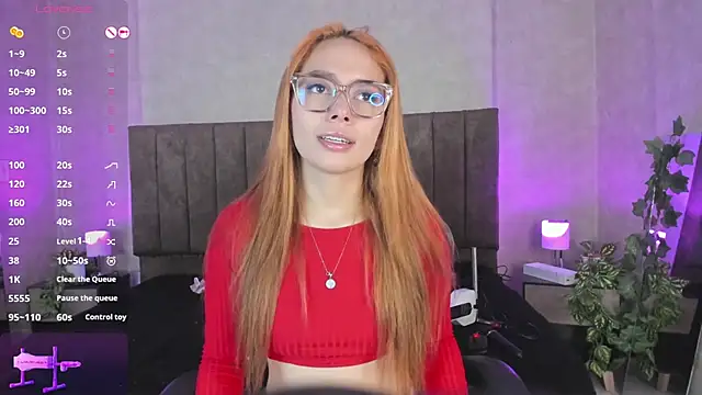 Snapshot of LanaMills_ chatting on October 2, 2025, 3:54 am LanaMills online show from October 2, 2025, 3:54 am