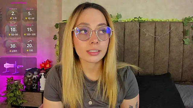 Snapshot of LanaMills_ chatting on February 24, 2026, 9:04 pm LanaMills online show from February 24, 2026, 9:04 pm