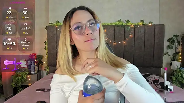 Snapshot of LanaMills_ chatting on March 31, 2026, 5:09 am LanaMills online show from March 31, 2026, 5:09 am