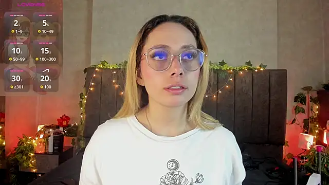 Snapshot of LanaMills_ chatting on March 23, 2026, 5:51 am LanaMills online show from March 23, 2026, 5:51 am