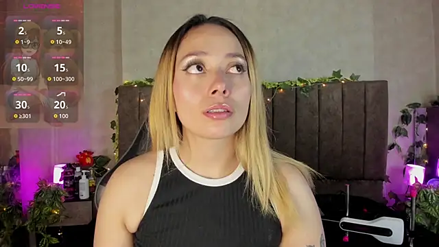 Snapshot of LanaMills_ chatting on April 16, 2026, 5:30 am LanaMills online show from April 16, 2026, 5:30 am