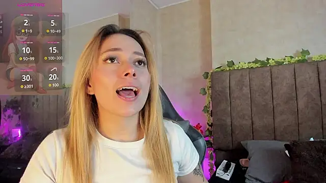 Snapshot of LanaMills_ chatting on February 3, 2026, 4:43 am LanaMills online show from February 3, 2026, 4:43 am