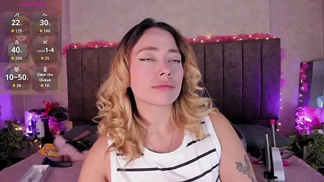 LanaMills  online show from May 28, 2026, 4:53 am
