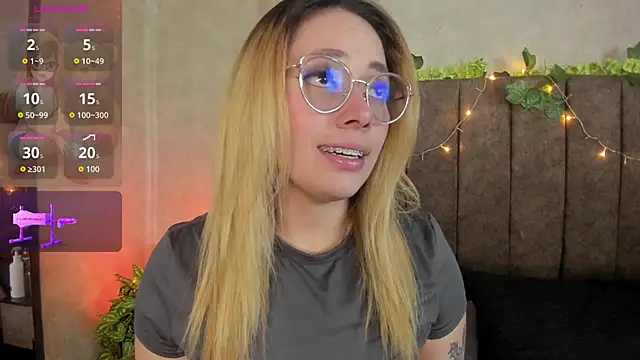 Snapshot of LanaMills_ chatting on March 16, 2026, 5:44 am LanaMills online show from March 16, 2026, 5:44 am