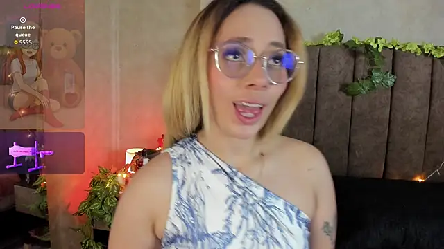 Snapshot of LanaMills_ chatting on March 10, 2026, 6:28 am LanaMills online show from March 10, 2026, 6:28 am